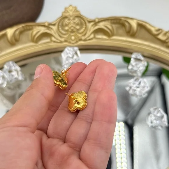 Lucky Alhambra Black Clover Stud Earrings with Logo – Elegant Everyday Luxury